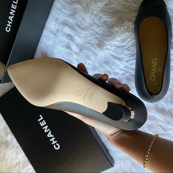❌ SOLD ❌ Chanel Pump Black with Gold CC Size 36.5 - Picture 8 of 10